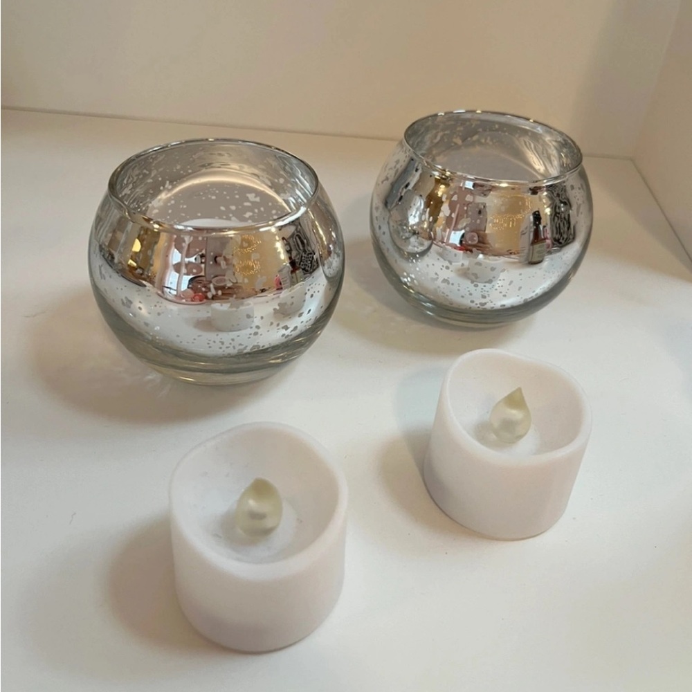 Candle Holder (x2) and LED candles (x2)